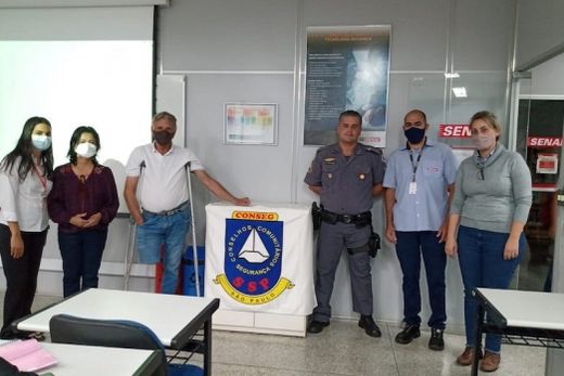 No Senai-Matão. Maria Portero, Márcia Soares, Osmar da Costa, Israel Pigossi, Mário Bassi e Geisa Marconato