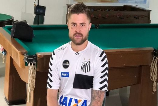 Possível titular, Sasha projeta dupla com Gabigol no ataque do Santos