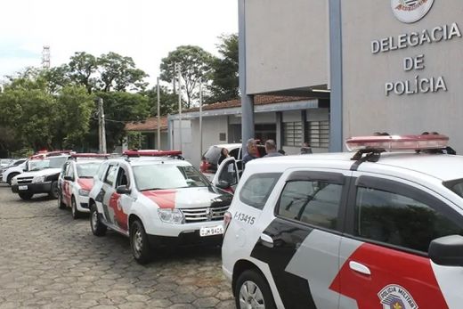 Roubo. Assaltantes levaram joias, dinheiro e um celular