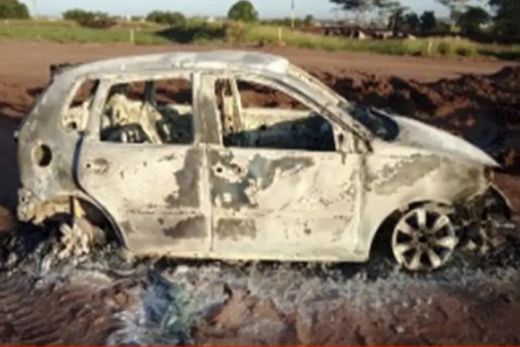 Roubo. Criminosos atearam fogo no carro do vigilante