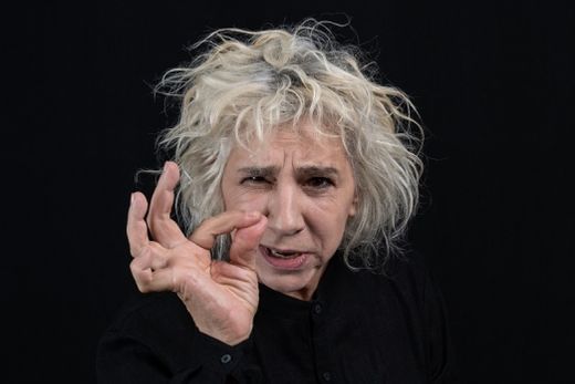 No Sesc. A atriz e diretora Denise Stoklos promove o encontro do teatro essencial com a obra de Clarice Lispector