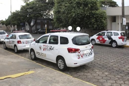 Detenção. Policiais notaram a presença do homem de 32 anos entre o veículos e o abordaram