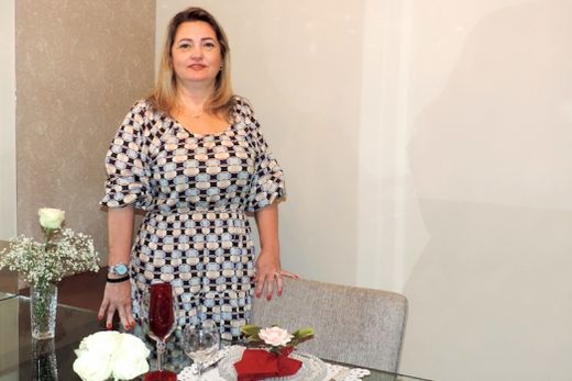 Cláudia Ferreira. "Uma mesa bonita e bem arrumada proporciona a união entre as pessoas e a satisfação de fazer as refeições em casa com familiares e amigos"