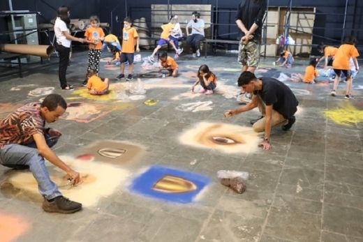 Formando novos artistas. O curso de areiografia integrou as atividades preparatórias para o evento