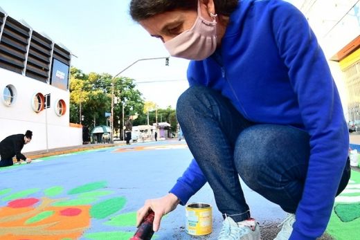 Sintonia. A conexão da artista com seu trabalho, numa relação fé e devoção