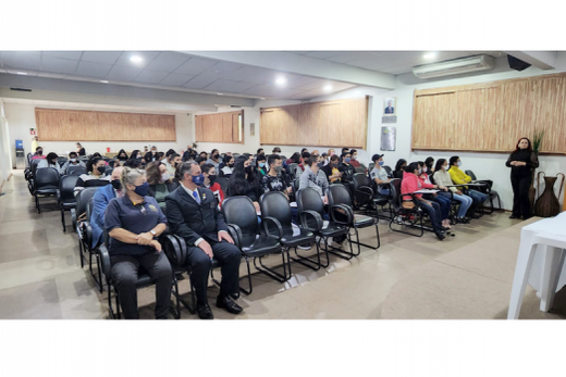 No auditório da ACE-Matão. Ryla entregou Prêmios Rotários de Liderança para jovens de 14 a 17 anos