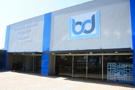 A fachada do Laboratório Bioanálise Diagnóstico. Agora instalado na Avenida Padre Nelson Antonio Romão, nº 1215 (Nova Matão)