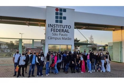 Atividade extraclasse. Objetivo da visita à Fispal foi oferecer a oportunidade para que os estudantes pudessem conhecer empresas, seus equipamentos e propostas de inovação