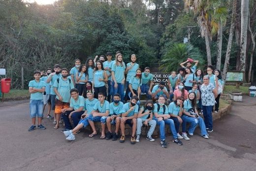 No Parque Ecológico de São Carlos. Estudantes dos oitavos anos A e B foram acompanhados da professora de Ciências