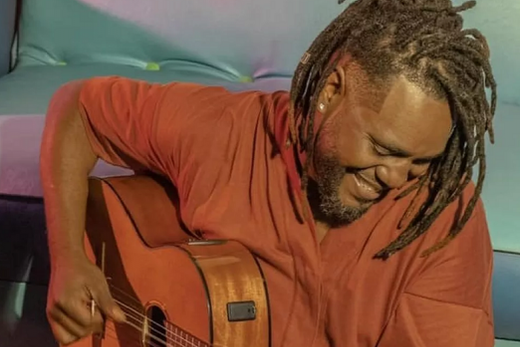 Walmir Borges é cantor, compositor, produtor e multi-instrumentista