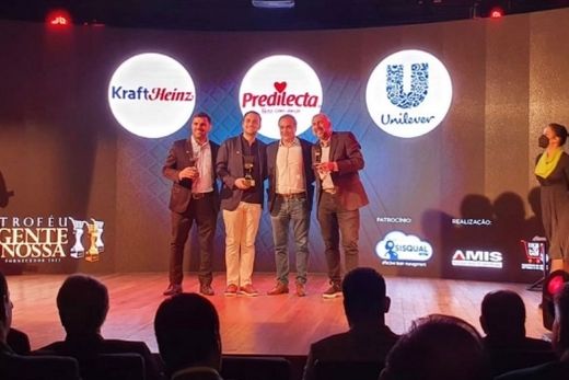 Primeiro lugar. Troféu 'Gente Nossa - Edição Fornecedores' foi recebido pelo diretor comercial Lucas Trevizaneli, na Câmara de Dirigentes Lojistas de Belo Horizonte
