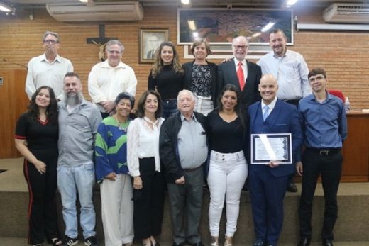 Diploma 'Chico Xavier'. Cerimônia integrou a 14ª Semana Chico Xavier