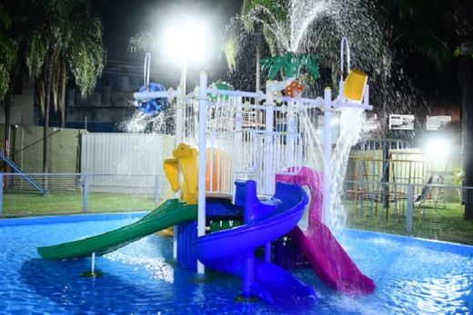 Aqualouco. Brinquedo se destina à faixa etária de 2 a 12 anos
