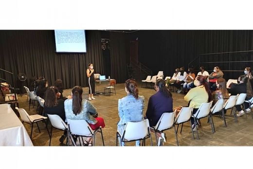 Formação continuada. Equipes da Educação Infantil, Ensino Fundamental I e II, Ensino Médio e EJA receberam palestrantes que discorreram sobre temas voltados ao desenvolvimento pedagógico