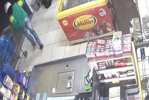 Assalto. Criminosos estavam armados com um revólver