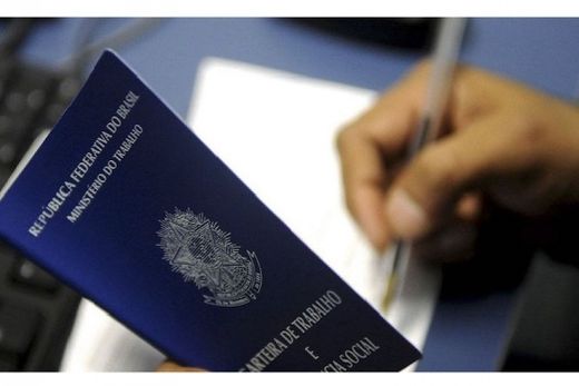 Carteira assinada. Em junho, Matão registrou 3.404 admissões e 950 demissões ? saldo de 2.454 empregos