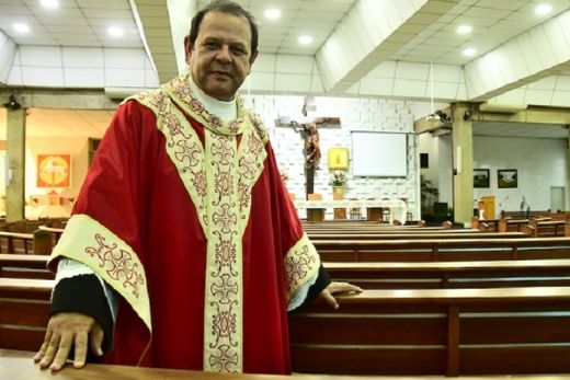 Padre Flávio. "Recebi do padre Braulino Giliolli uma paróquia bastante animada e pretendo dinamizá-la ainda mais pelo meu carisma e minha vontade de realizar"