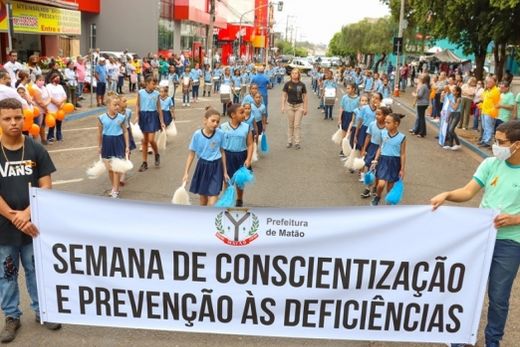 Passeata. Evento chamou a atenção para a importância da inclusão, prevenção e do diálogo