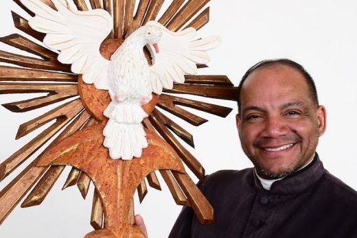 Padre Fábio Timóteo. "Quando se assume uma função num lugar onde há trabalhos bem sedimentados e crescentes, o desafio é muito maior"