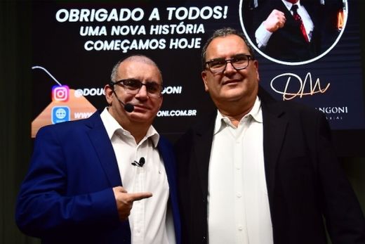 Douglas Marangoni e Toninho Giannini. Palestra marcou a retomada dos eventos presenciais realizados pelo Sincomércio