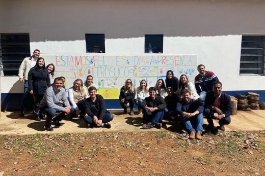 Na Escola Tamanduá. Atividades concentraram um total de 34 voluntários, sendo que 22 crianças são atendidas pela escola