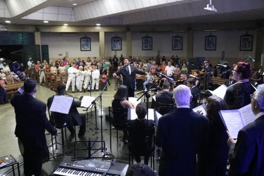 Concerto. Sob a regência do maestro Danilo Gomez, a Orquestra Jovem apresentou repertório formado por músicas sacras e populares