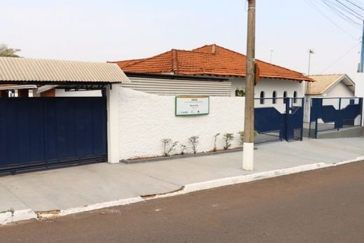 Novo endereço.  Sede atual está localizada na Avenida Paraná, nº 484 (Vivelândia)