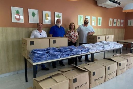 Colaboração. Elite fez a entrega de peças usadas no Centro Cirúrgico, na segunda-feira (19)
