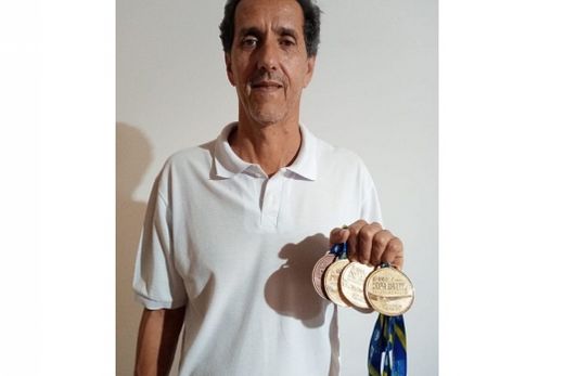 Kemmell Elias. Três medalhas de ouro nos 50 Metros Costas e nos Revezamentos 4x100 Medley e 4x100 Livre, e uma medalha de bronze nos 50 Metros Livre