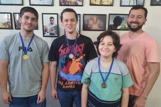 No Masculino. Caio Guandalini, Anderson Viveiros e Afonsinho Lopes com Fabiano Vidoto
