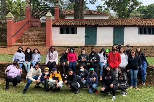 Na fazenda histórica. Atividade pedagógica faz parte de projeto de leitura desenvolvido pela professora Maria Izabel Moretto Gementi