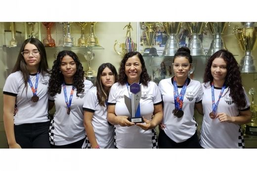 A equipe da 'Gloriosa Chlorita'. Isabella Santos, Maria Eduarda Lima, Mariana Souza, Márcia Dutra, Camila Gregório e Karen Mantovani
