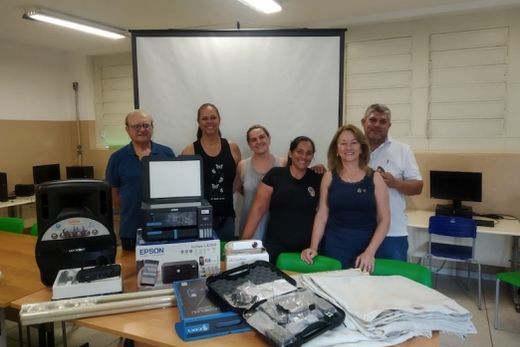 Na Escola 'Laert Tarallo Mendes'. Entrega dos equipamentos digitais aconteceu na quarta-feira (5)