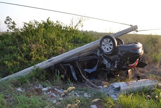 Colisão. Acidente aconteceu na manhã deste sábado (15)