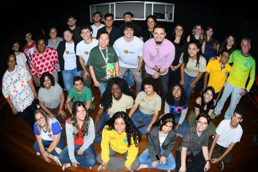No auditório do CEU. Quatro eixos concentrarão as atividades para a 'Rede' continuar sendo a interlocutora entre jovens e adultos