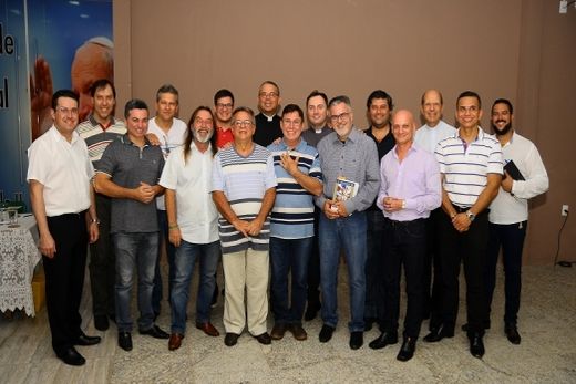 Participantes. Chamados pelo padre Jorge Nahra, religiosos encerraram o evento com oração e abraços aos desejos de paz