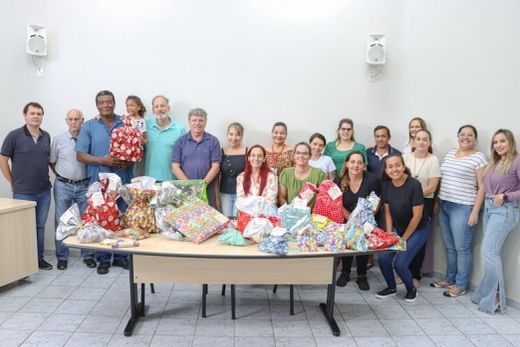 No Gabinete da Prefeitura e no Cras. Arrecadações de brinquedos para crianças carentes aconteceram durante um mês, em 41 pontos da cidade
