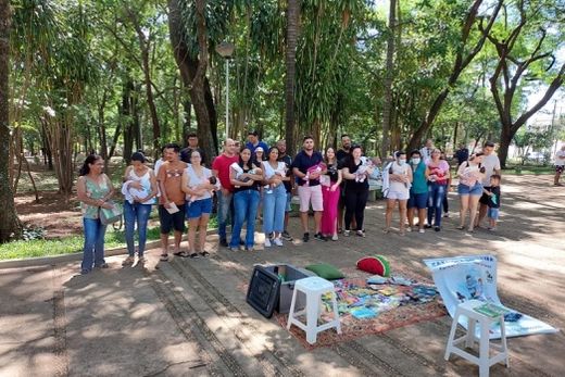 Na Praça da Abolição. Doação das mudas de árvores foi feita pelo Interact Clube de Matão