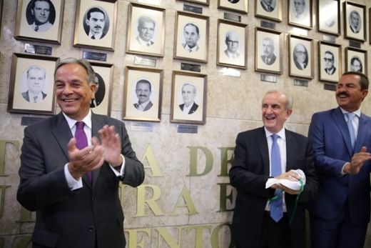 Descerramento de foto na galeria dos secretários. Cerimônia aconteceu nesta terça-feira (10), na Secretaria de Agricultura e Abastecimento