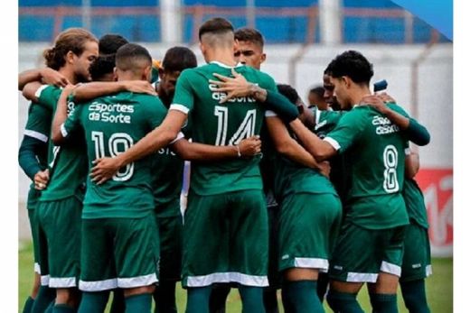 O Goiás. Time venceu por  1 a 0 em jogo realizado em Araraquara