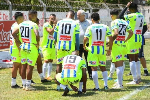 Fahel Júnior orienta o grupo. "Todo dia, peço aos atletas para ficarem focados, se manterem calmos, dominarem a ansiedade e se concentrarem. Vamos lá, jogo a jogo, mantendo o equilíbrio e a conce
