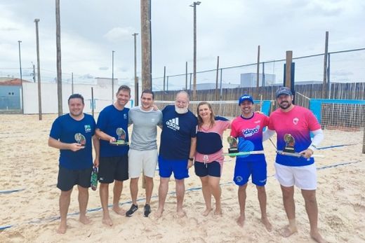 Atletas de Beach Tennis. Diogo Bromati, João Grejo, Jorge Kavahara, Paulo Bernardi, Adriana Galvão, Marlon Livramento e Cézar Tobal