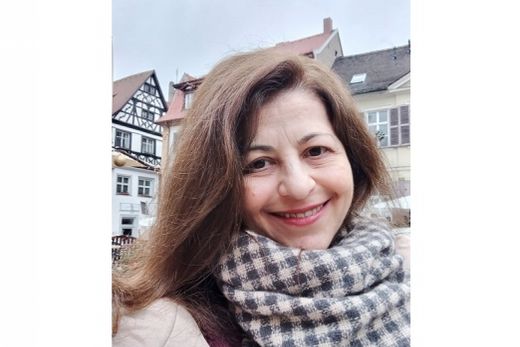 Sandra. "A história mostra como a personagem entra em uma jornada solitária e aos poucos abre espaço para as pessoas entrarem em sua vida"