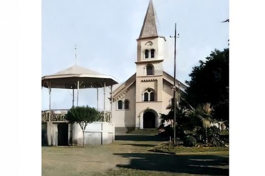 GALERIA DA CIDADE: Coreto e Igreja Matriz em 1930