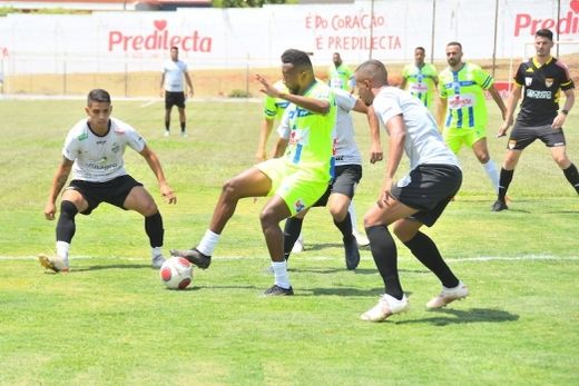 O artilheiro Maranhão. Melhor jogador contra o Barretos, ele marcou seu gol e participou efetivamente de outros três