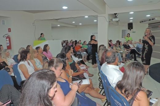 A palestrante Claudia Cury. "É importante que as mulheres cumpram seus papéis com produtividade, sem atropelar as coisas, e para isso precisam ter uma vida organizada"