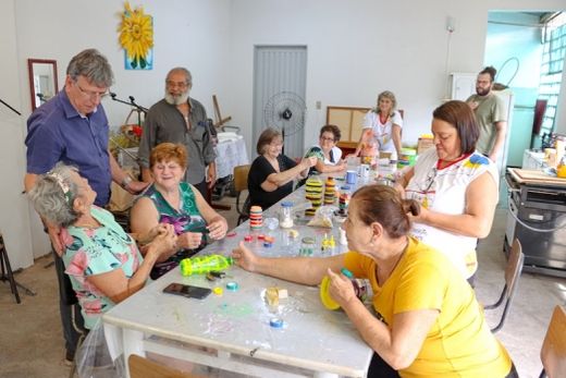 No Jardim Alvorada. Cursos proporcionam novas oportunidades de conhecimento a todas as faixas etárias