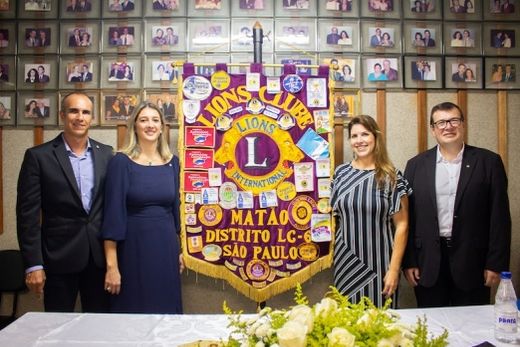 Novos sócios do Lions. Rogério Antônio Napimoga e Patrícia Sonego Napimoga; Melissa Carina Trevizan Marczuk e Renato Gomes Marczuk