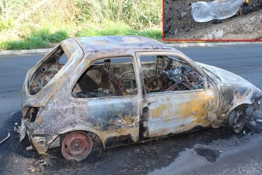Veículo incendiado. rd Fiesta CLX, que havia sido furtado horas antes de ser encontrado
