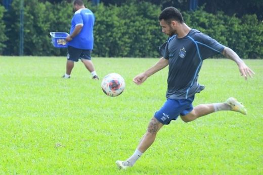 Thiaguinho. Atacante fez seu primeiro gol, em cabeçada após cruzamento de João Gabriel